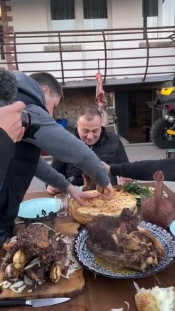 Дружное застолье