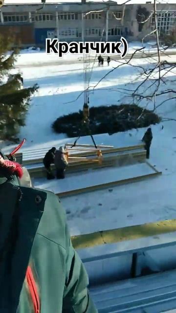 Ставим крышу кранчик и панельки) #shorts #своимируками #ст смотреть онлайн