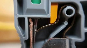 Пружинные клеммы изнутри. Краткий #энерголикбез #за30сек