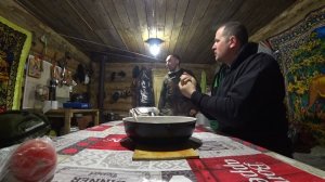 Два дня в тайге! Завезли печь в избу, готовимся к рыбалке, бьем дорогу до рыбных мест!)