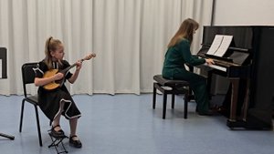 Вариация на тему р.н.п обр. Т.Грачевой "Во лузях"
П.И. Чайковский "Старинная французская песенка"