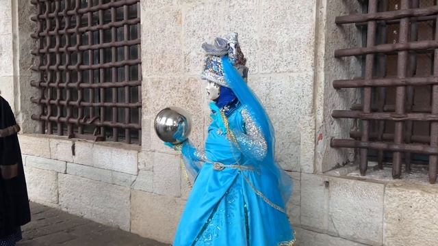 Волшебство Венеции 2024: Полное погружение в Венецианский карнавал | Интересные кадры смотреть онлайн