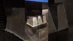 Рубка металла на прессу гидравлическом.  Серебро 999'9. Пресс 125 тонн.