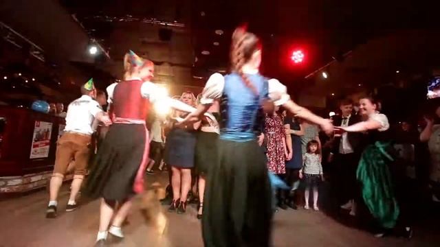 День именинника 20 октября в «Максимилианс» Тюмень