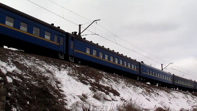 Харьков. Электровоз ВЛ82М-034 с поездом (ЮЖД) - Kharkiv. Locomotive VL82M-034 with train