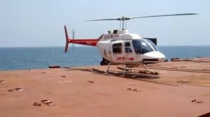 Посадка и взлет вертолета с палубы судна.