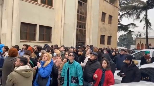Протест в Тбилиси против законопроекта об иностранных агентах смотреть онлайн