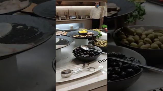 Hotel Hilton Tashkent. 13.03.2021. Завтрак шведский стол. смотреть онлайн