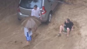 25.06.2015 в Адлере сильнейший ливень, а подросткам радость