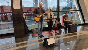 "Misirlou" - саундтрек из Криминальное чтиво Квентина Тарантино, исполнила группа Surf Club #metro