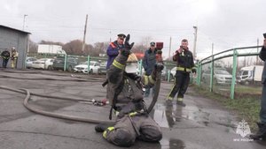 Какое звено ГДЗС из хабаровских огнеборцев после испытания в дыму стало лучшим?