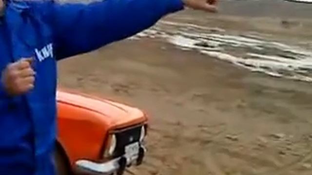 РАЗВОДИМ КОСТЕР И ОБСУЖДАЕМ ПЛАН ПОЛЕТОВ смотреть онлайн