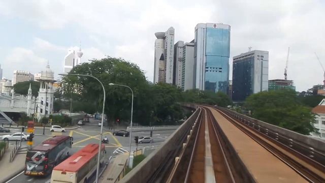 Малазия. Метро Куала-Лумпур. Вид с места машиниста. Поездка по городу Куала-Лумпур на поезде. смотреть онлайн
