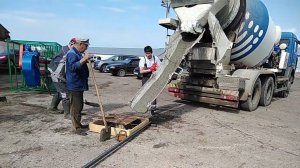 Заливка железобетонной фундаментной опоры