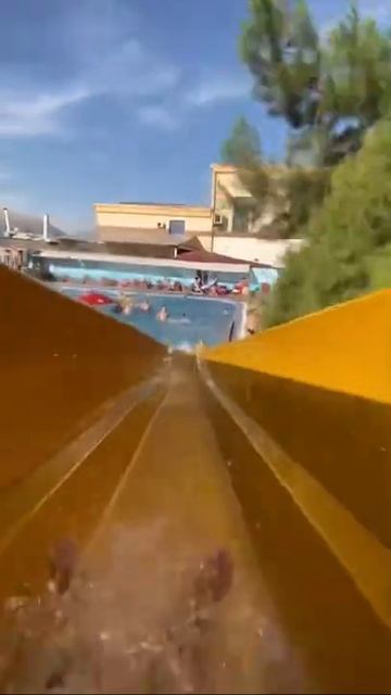 ПРОКАТИЛСЯ В АКВАПАРКЕ смотреть онлайн