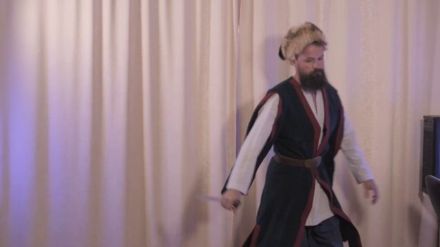 Через несколько дней "Осада Азова". Пока готовил снаряжение, гладил костюмы, чуть-чуть позабавился. смотреть онлайн