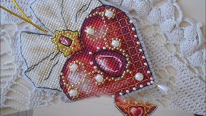 137. КОРОЛЕВСКИЕ СЕРДЦА ( красные ) Наталья Лужанская