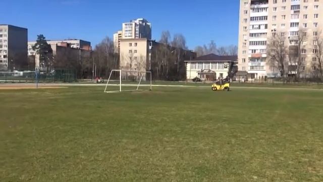 На ФСК "Пушкино" готовят футбольное поле к новому сезону смотреть онлайн