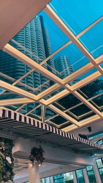 Поехала крыша в кафе Паттая смотреть онлайн