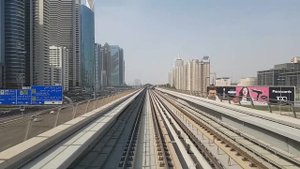 Метро в Дубае. Metro in Dubai