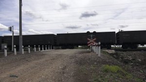 RailWay Two Russian Electric Locomotive 3ES5K with a freight train / Электровозы РЖД на жд переезд