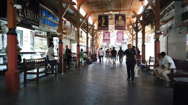 Дейра — где живут работяги Дубая и бедняки. смотреть онлайн