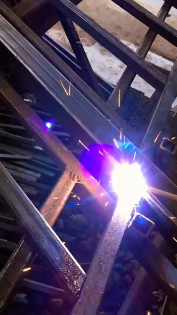 Сварка, лестничные марши, перила. Это и многое другое - смотреть онлайн