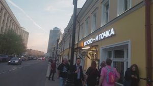 Около метро "Смоленская"  / Улица Арбат / г. Москва / 4К