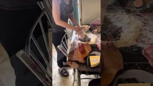 РУГАЕТСЯ НА ТАНЮШУ! ИРИШКА ЧИКИ ПИКИ УЧИТ ГОТОВИТЬ ТЕСТО!