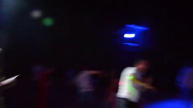 Лучшие клубы мира отдыхают, тут все танцуют локтями - Алушта Мэи - у Крота смотреть онлайн