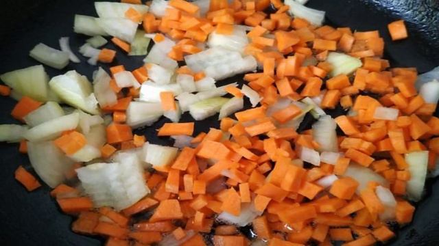Тушеный картофель с филе хека