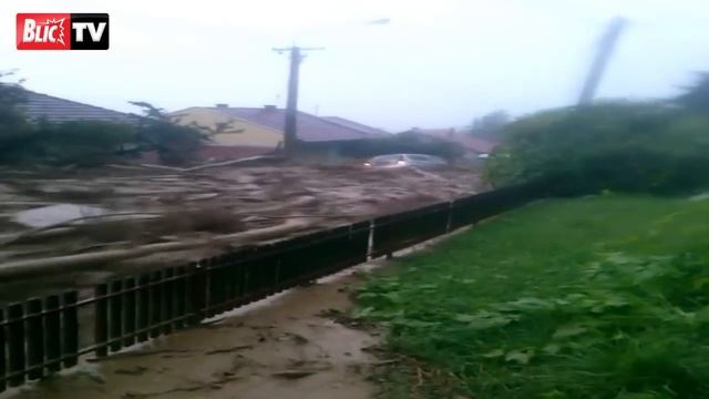 Сель в Сербии сносит все на своем пути смотреть онлайн