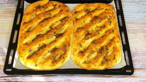 Сырный хлеб с чесноком. Ароматные и вкусные сырные лепешки.