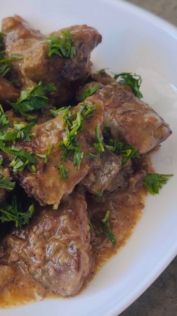 Печень индейки с луком на сковороде / Как пожарить печень индейки с луком вкусно и просто