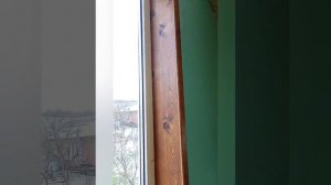 Подоконник из дуба, откосы из лиственницы.