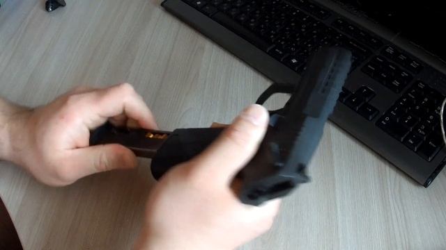 Досылание патрона одной рукой на М9Т смотреть онлайн