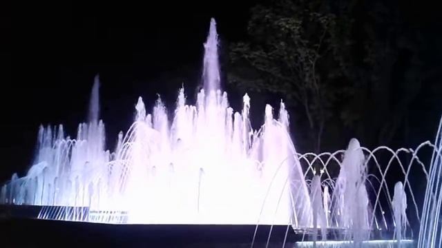 Светомузыкальный фонтан аврора в Краснодаре
