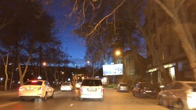 Тбилиси. 13 апреля 2022. Холодный вечер. Почему нельзя доверять апрелю. смотреть онлайн