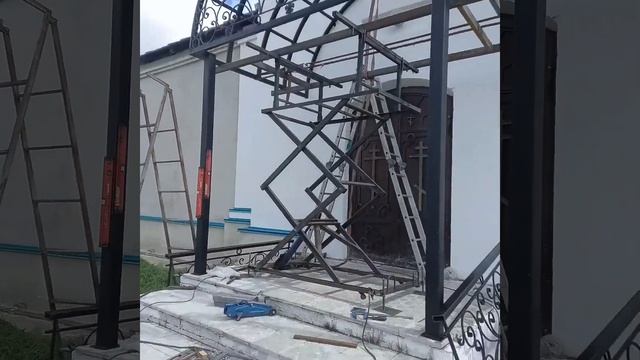 Кованые козырек и перила. 8(953) 443-95-62 Звоните! Подпишите? смотреть онлайн