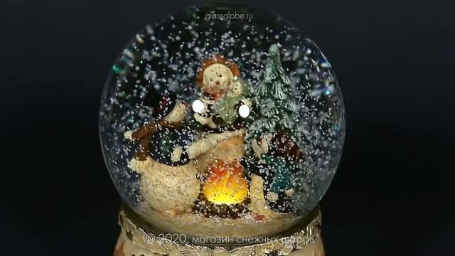 Новогодний стеклянный шар со снегом "Семья снеговиков" смотреть онлайн