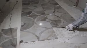 Укладка ковра на пол из мозаики своими руками, часть 2.