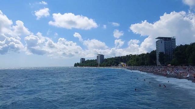 Пицунда. Абхазия. Главный пляж города. Сезон 2021 года