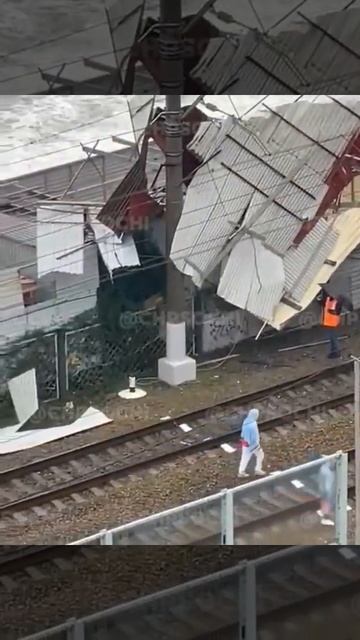 В Сочи крыша улетела в поезд смотреть онлайн