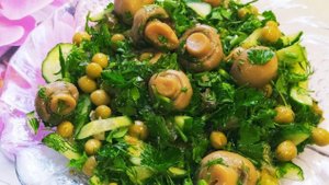 Салат с маринованными шампиньонами. Невероятно вкусный грибной салат.