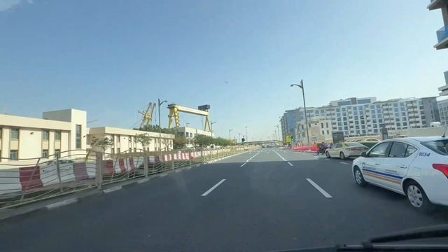 🇦🇪Дубай: Бесплатный трансфер в Dubai Outlet Mall из отеля City Max Bur Dubai смотреть онлайн