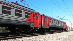 ЭД4М-0131 сообщением Нижний Тагил — Каменск-Уральский делает остановку на о.п. Строитель