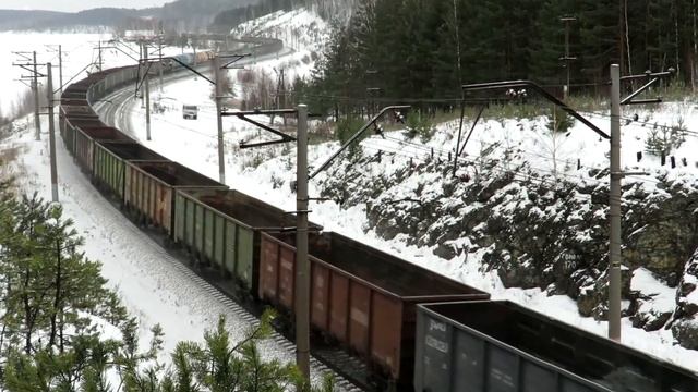 «С БУСТЕРНОЙ СЕКЦИЕЙ» 2ЭС10-147 «Гранит» с грузовым поездом смотреть онлайн