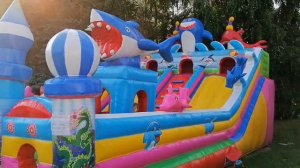 Прыгаем на детском батуте и купаемся в фонтане с Иришей. Для детей.