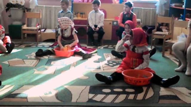 Малыши стерают вещи места Мамы смотреть онлайн