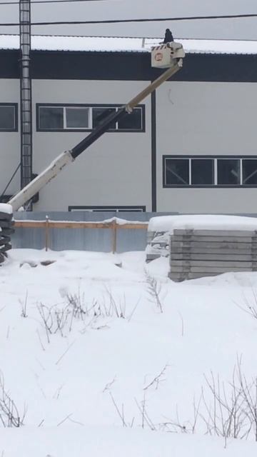 Очистка крыши от снега#shorts смотреть онлайн